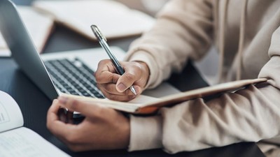 Sejarah Munculnya Antonim Baru dalam Bahasa Indonesia