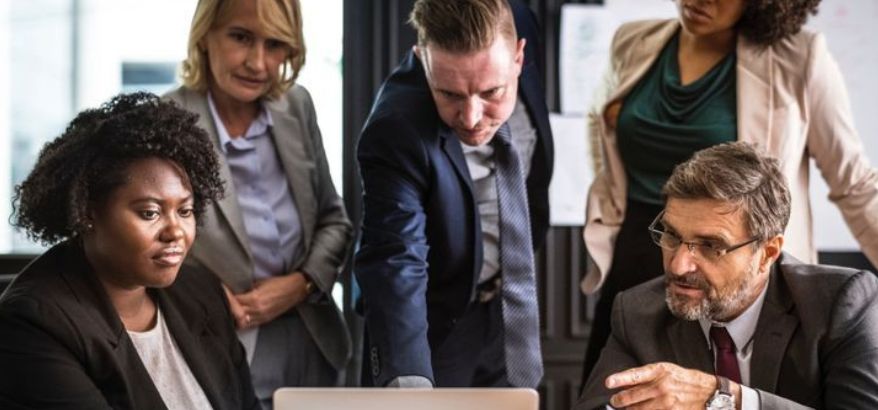 Pemantauan Kompetitor: Kunci Strategi Media Sosial yang Efektif