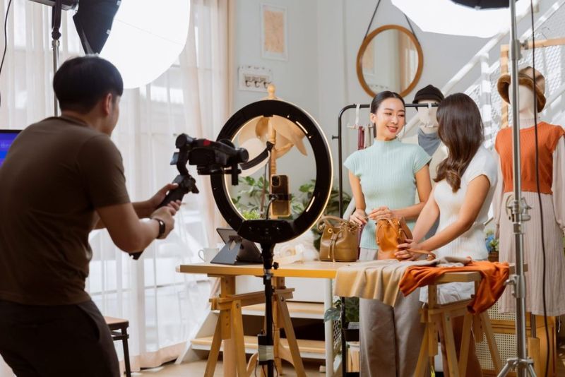 Menentukan Naskah dan Gaya Suara: Fondasi Voice Over yang Efektif