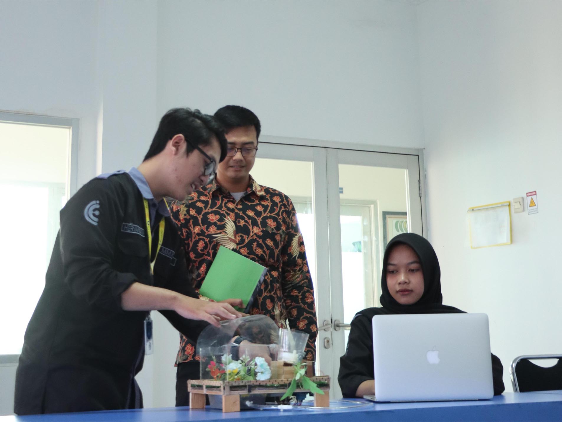 Biaya Pendidikan Kelas Regular dan Non Reguler Per Semester Adalah 5,5 Juta Untuk Jurusan Teknik Industri
