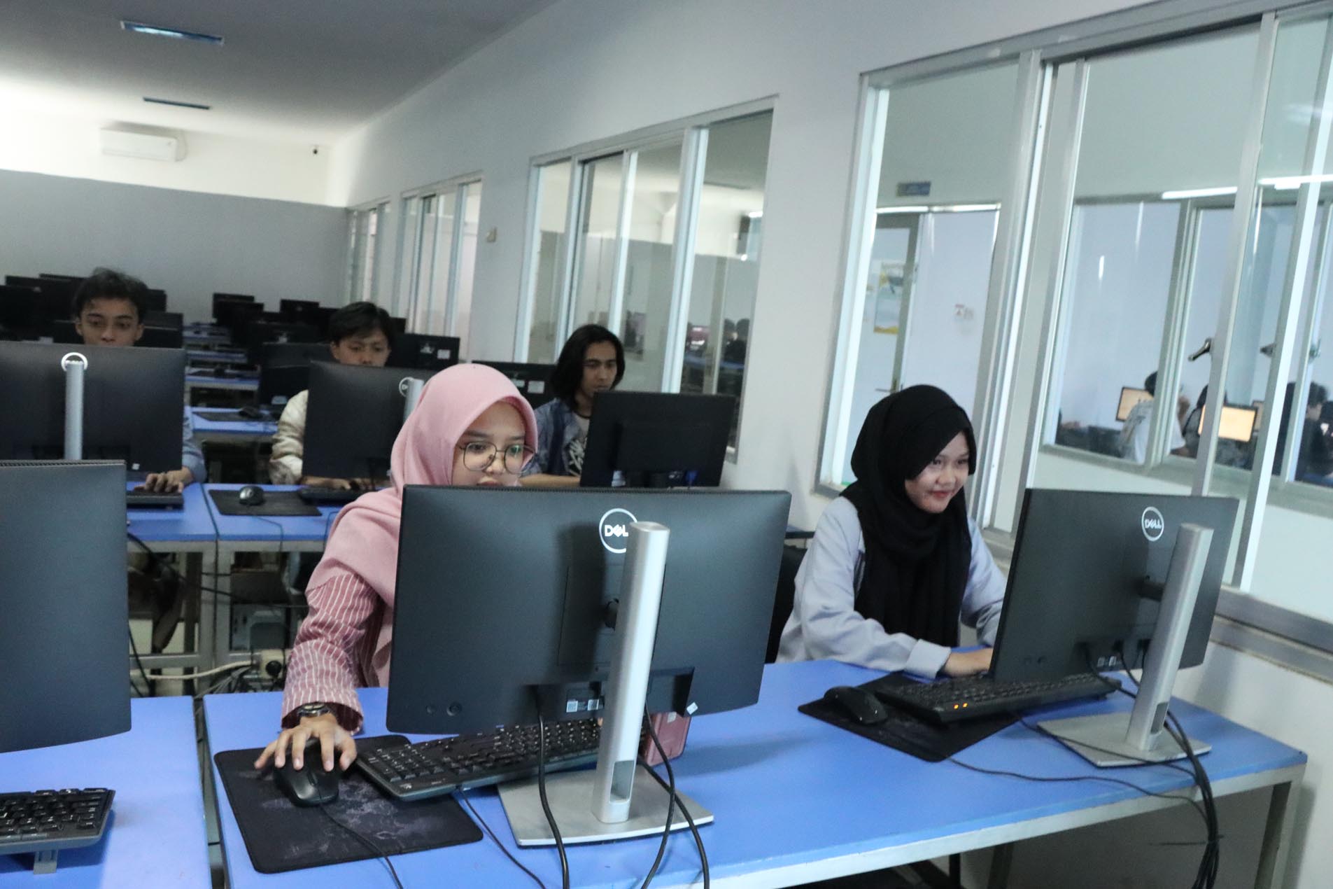 Biaya Pendidikan Kelas Regular dan Non Reguler Per Semester Hanya 5,5 Juta untuk Informatika S1 Serta Tersedia Beasiswa Tahfidz