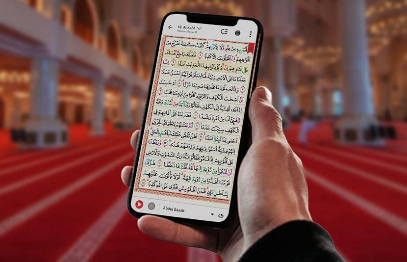 Apakah Membaca Al-Quran Digital Sama Pahalanya dengan Al-Quran Cetak?