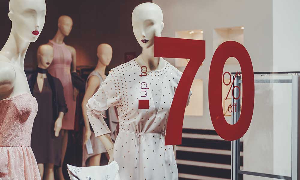 Produk Fashion Wanita Terbaru yang Terinspirasi dari Serial Netflix Populer