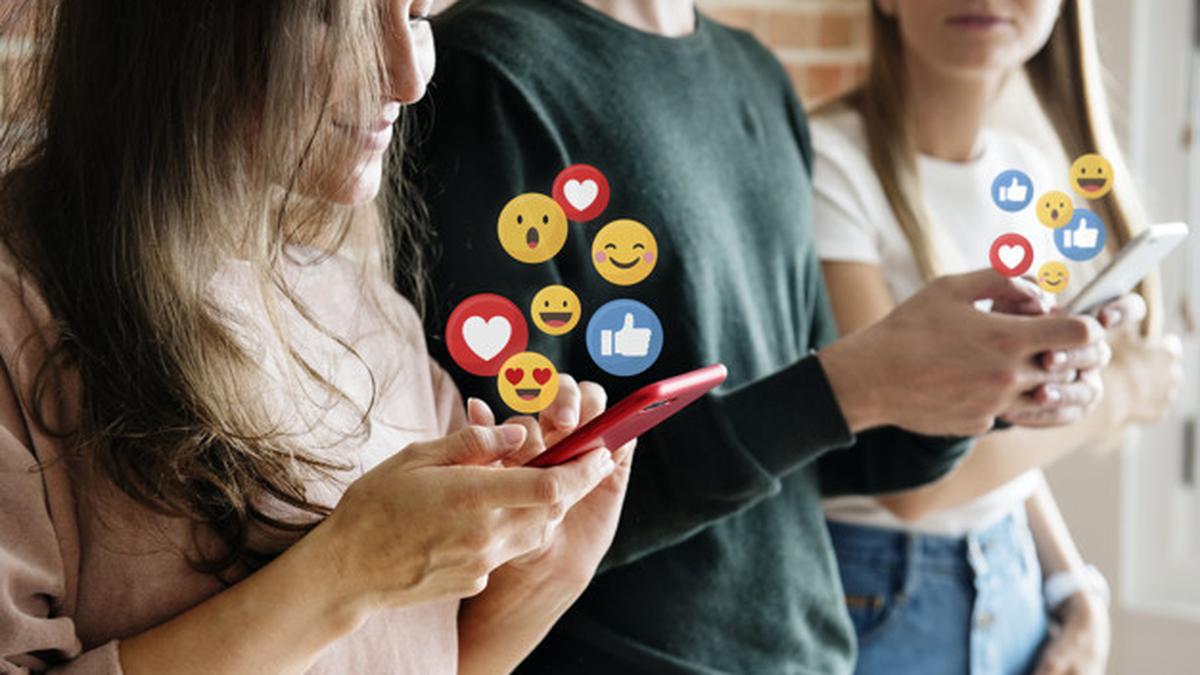 Fenomena Buzzer dalam Demokrasi Digital: Antara Kebebasan dan Manipulasi