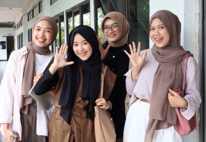 Kisah Sukses Lulusan Manajemen Bisnis Syariah: Jembatan Menuju Karir Gemilang di Era Ekonomi Halal