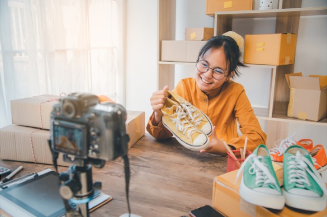 Review oleh Blogger: Cerita Pengalaman Nyata yang Membentuk Keputusan Konsumen