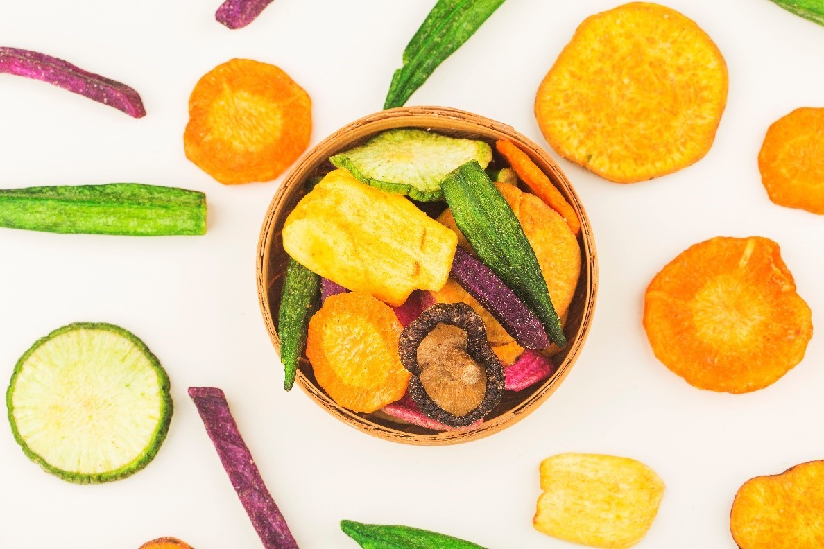 Menyajikan Keripik dan Camilan Frozen Food yang Menggoda Selera